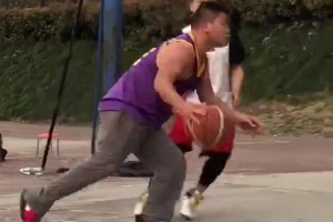 當他吐一口痰的時候，我就知道這人不簡單??